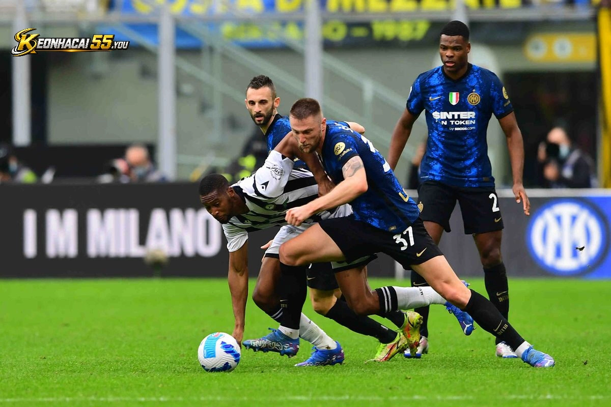 Udinese chờ thời cơ tung đòn phản công